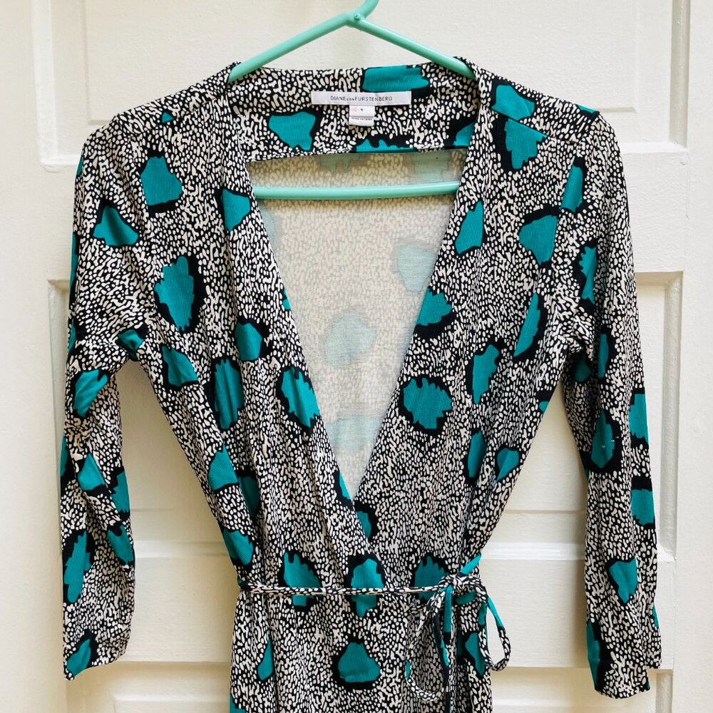 Diane von Furstenberg 100% Silk Wrap Dress | Size 6 | 90s Geometric Print